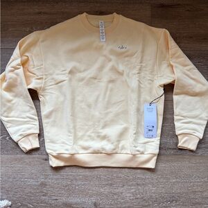 SOLD OUT ONLINE candle light yellow accolade crew neck Alo yoga